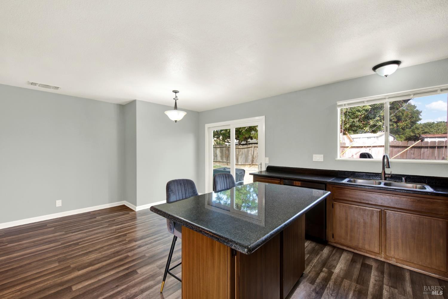 650 W H Street Dixon CA 95620
