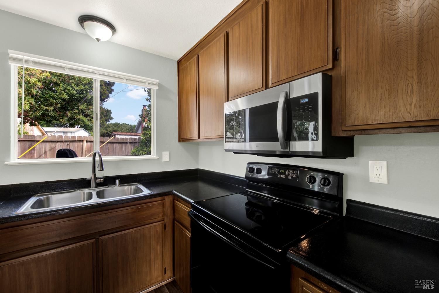 650 W H Street Dixon CA 95620