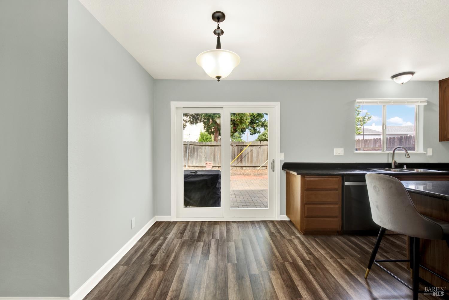 650 W H Street Dixon CA 95620