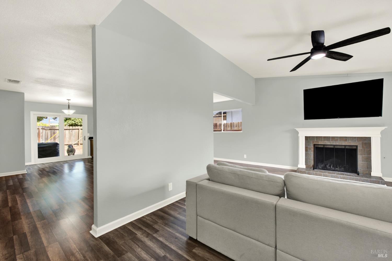 650 W H Street Dixon CA 95620