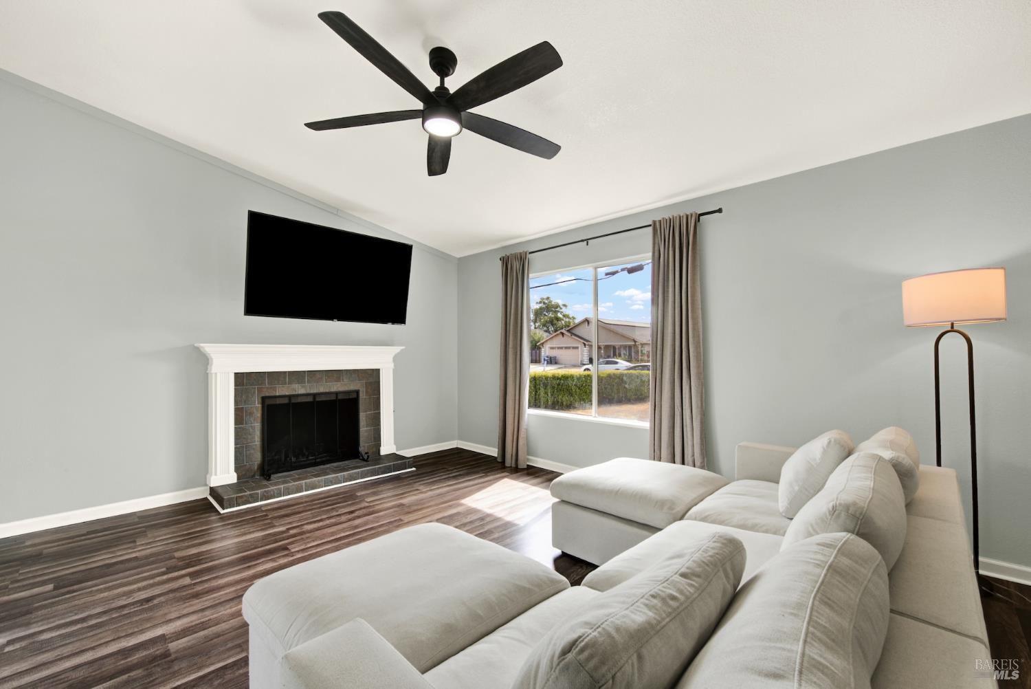 650 W H Street Dixon CA 95620