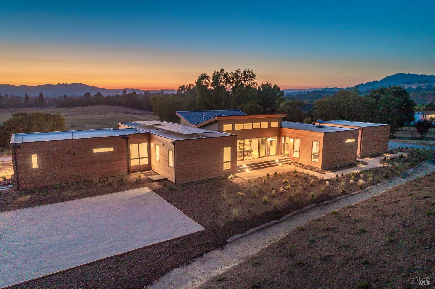 519 Horse Barn Road Healdsburg CA 95448