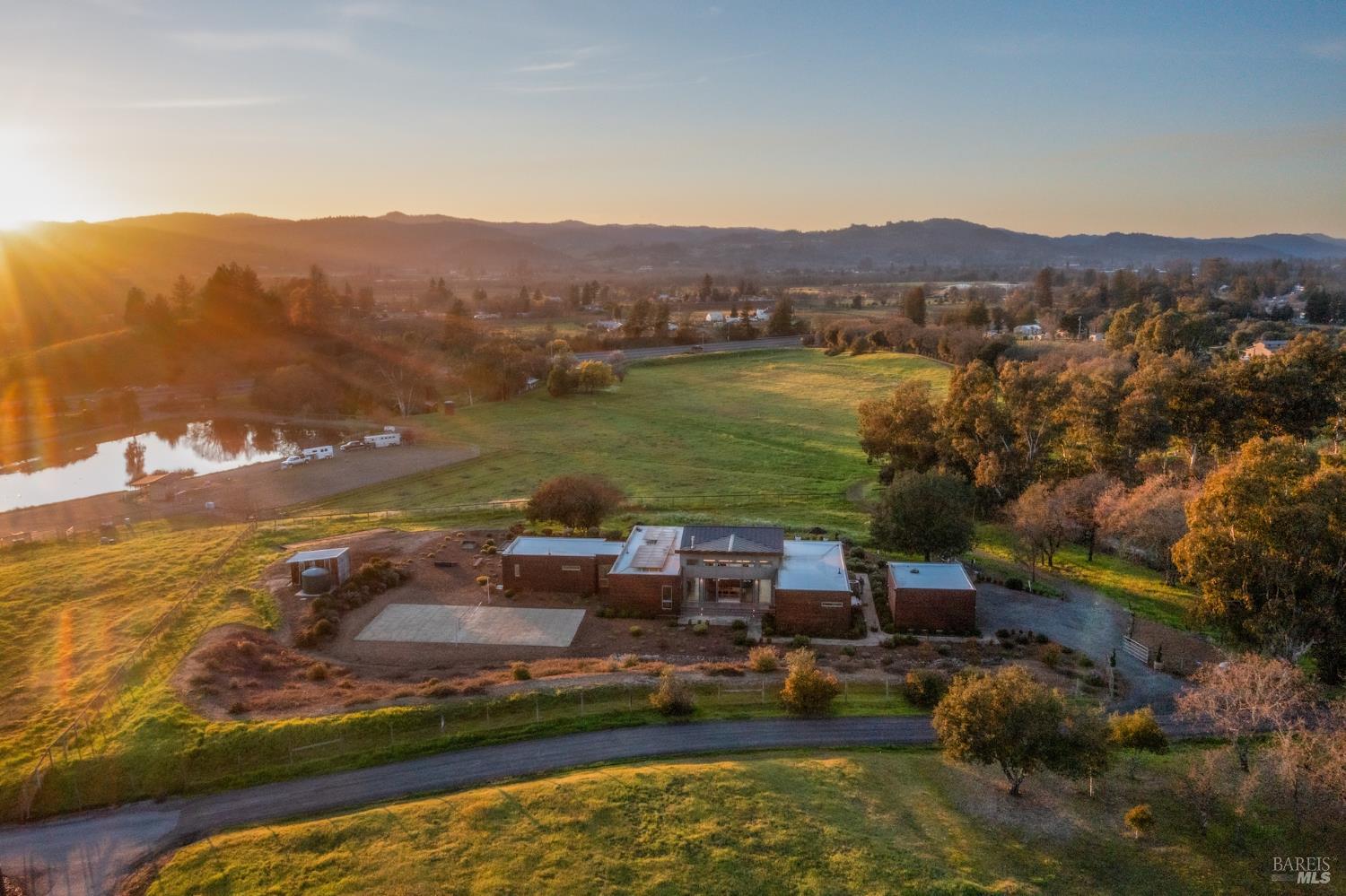 519 Horse Barn Road Healdsburg CA 95448