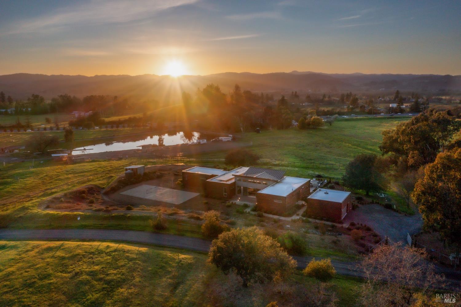 519 Horse Barn Road Healdsburg CA 95448