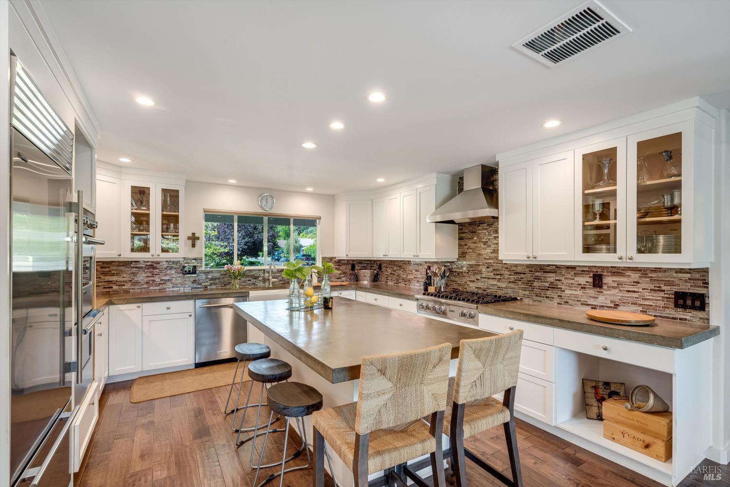 1655 Chardonnay Way St. Helena CA 94574