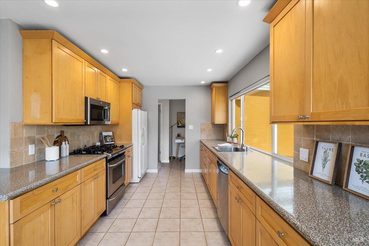 132 Las Colinas Drive Cloverdale CA 95425