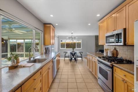 132 Las Colinas Drive Cloverdale CA 95425