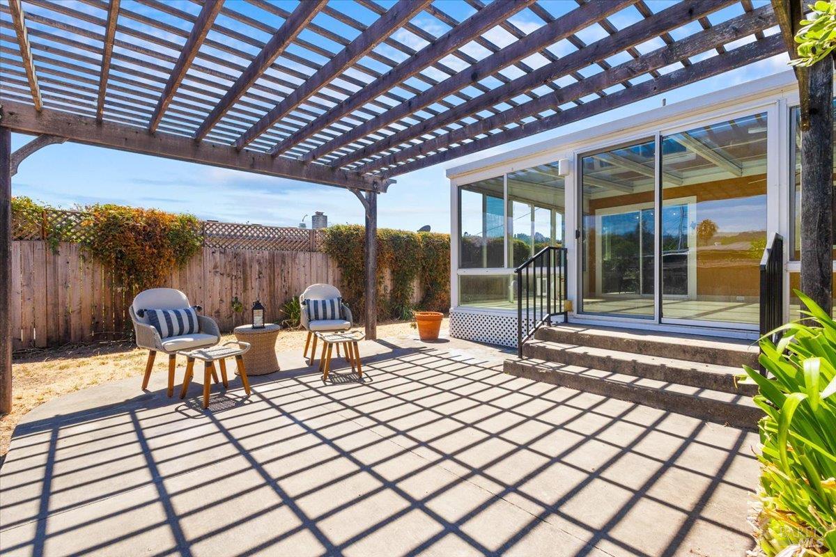 132 Las Colinas Drive Cloverdale CA 95425