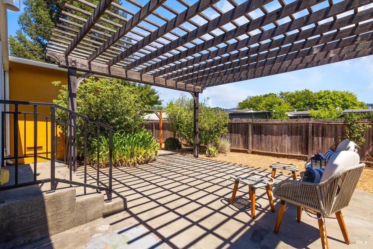 132 Las Colinas Drive Cloverdale CA 95425