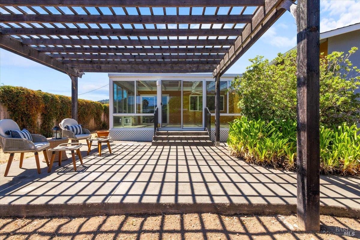 132 Las Colinas Drive Cloverdale CA 95425