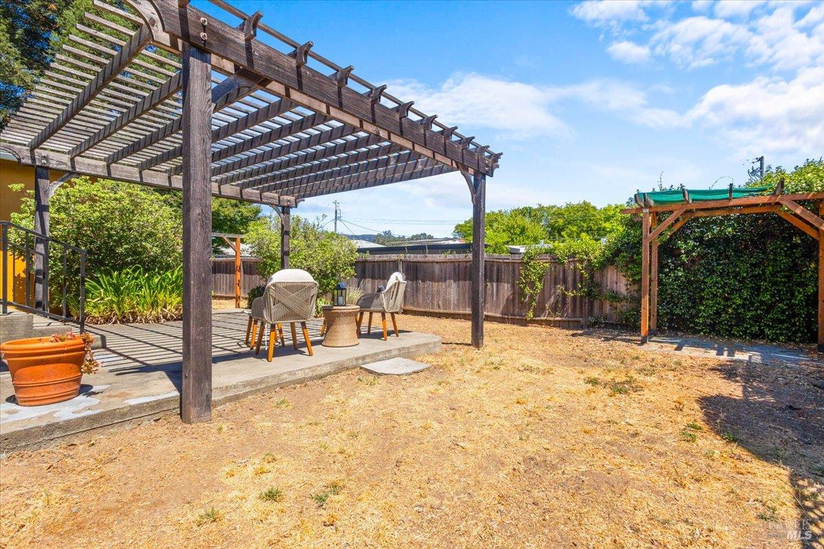 132 Las Colinas Drive Cloverdale CA 95425