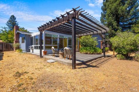 132 Las Colinas Drive Cloverdale CA 95425