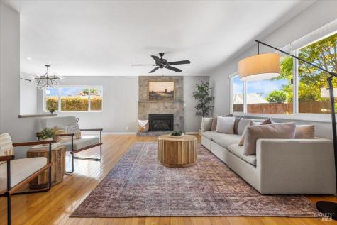 132 Las Colinas Drive Cloverdale CA 95425