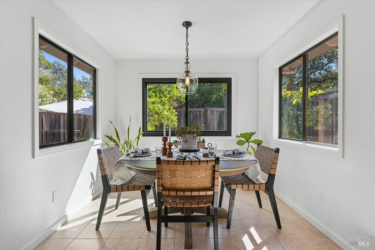 1141 Forest Glen Way Santa Rosa CA 95404