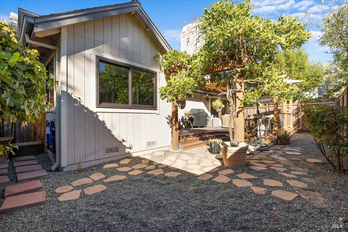 1141 Forest Glen Way Santa Rosa CA 95404