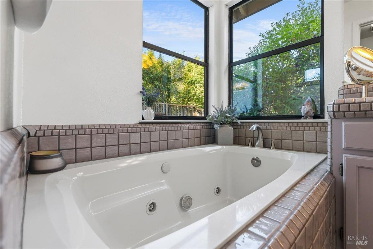 1141 Forest Glen Way Santa Rosa CA 95404