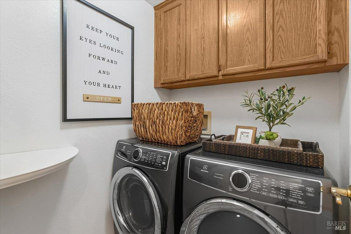 1141 Forest Glen Way Santa Rosa CA 95404