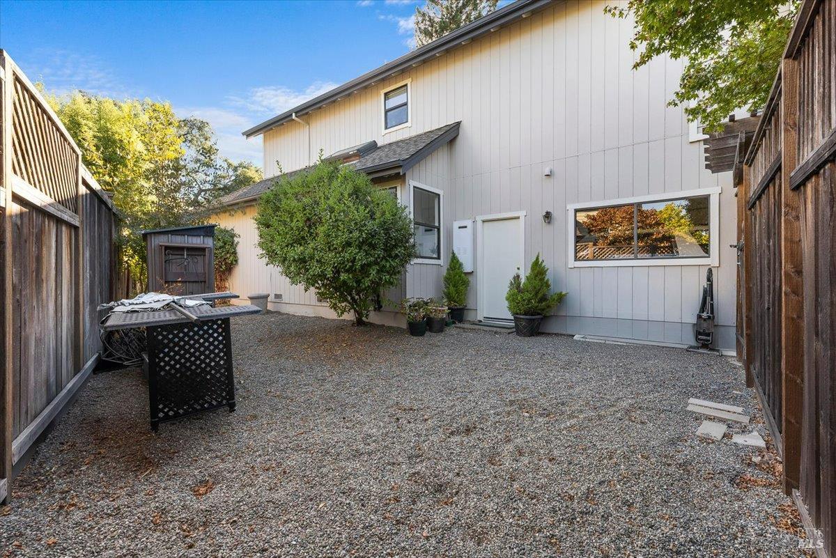 1141 Forest Glen Way Santa Rosa CA 95404