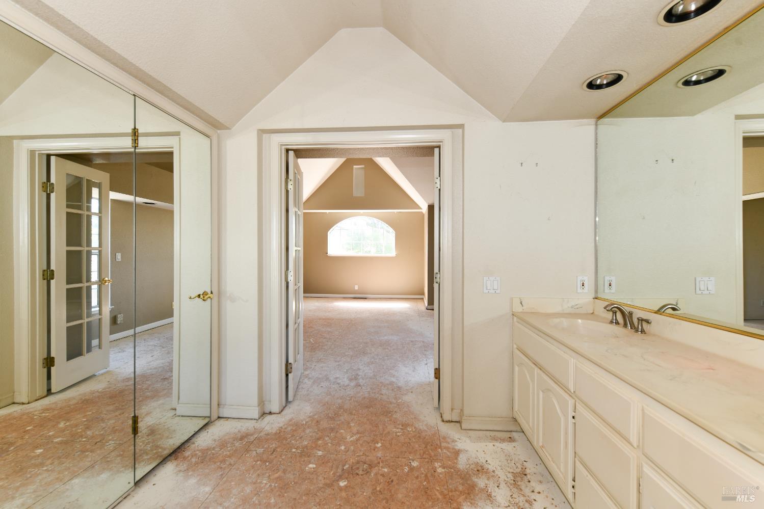 26 Lloyd Court Napa CA 94558