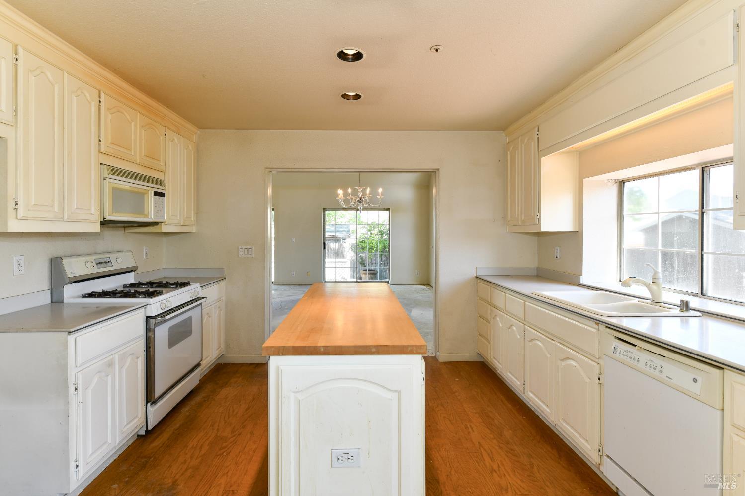 26 Lloyd Court Napa CA 94558