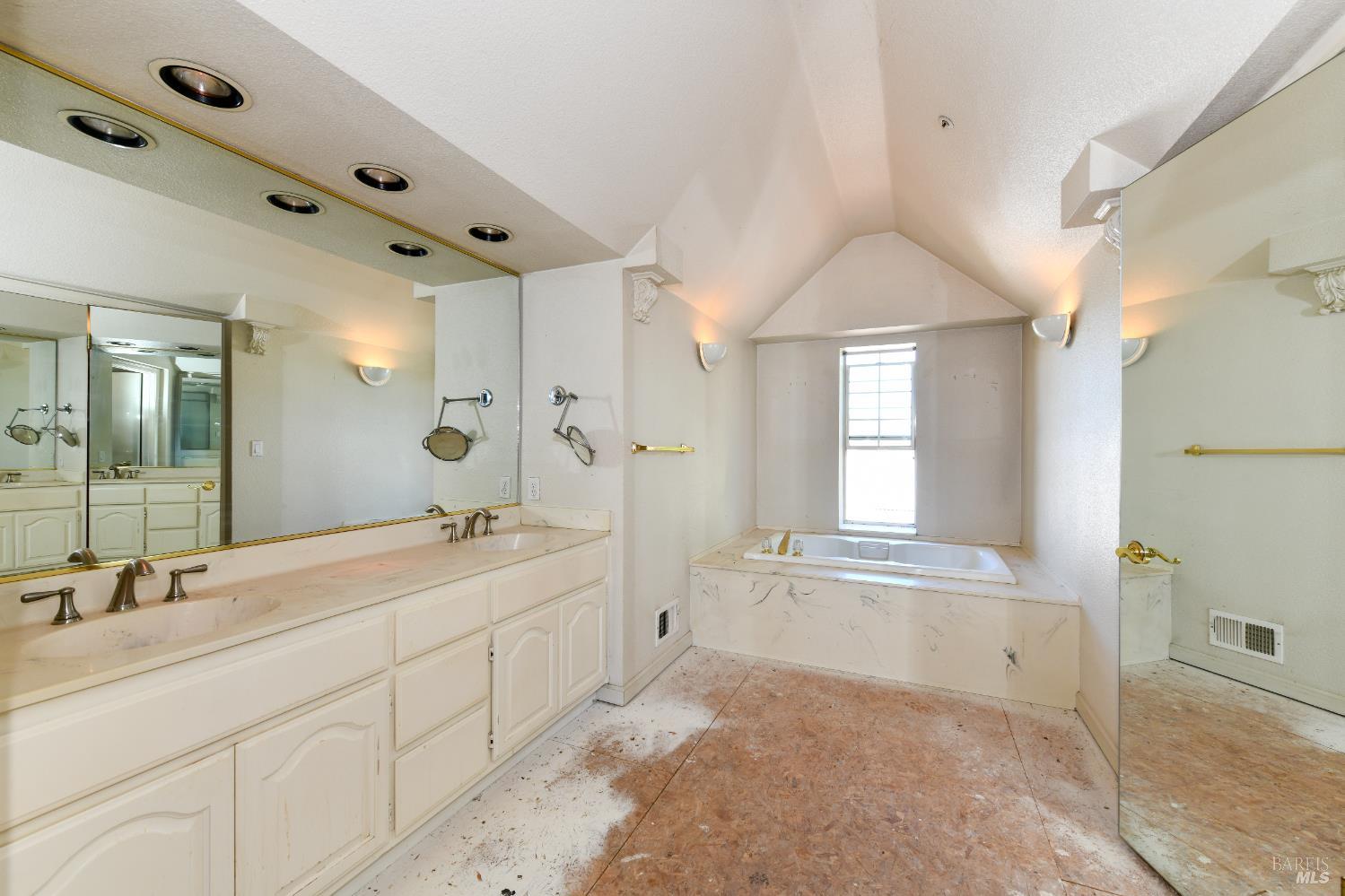 26 Lloyd Court Napa CA 94558