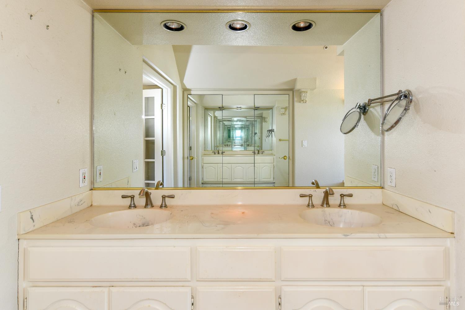 26 Lloyd Court Napa CA 94558