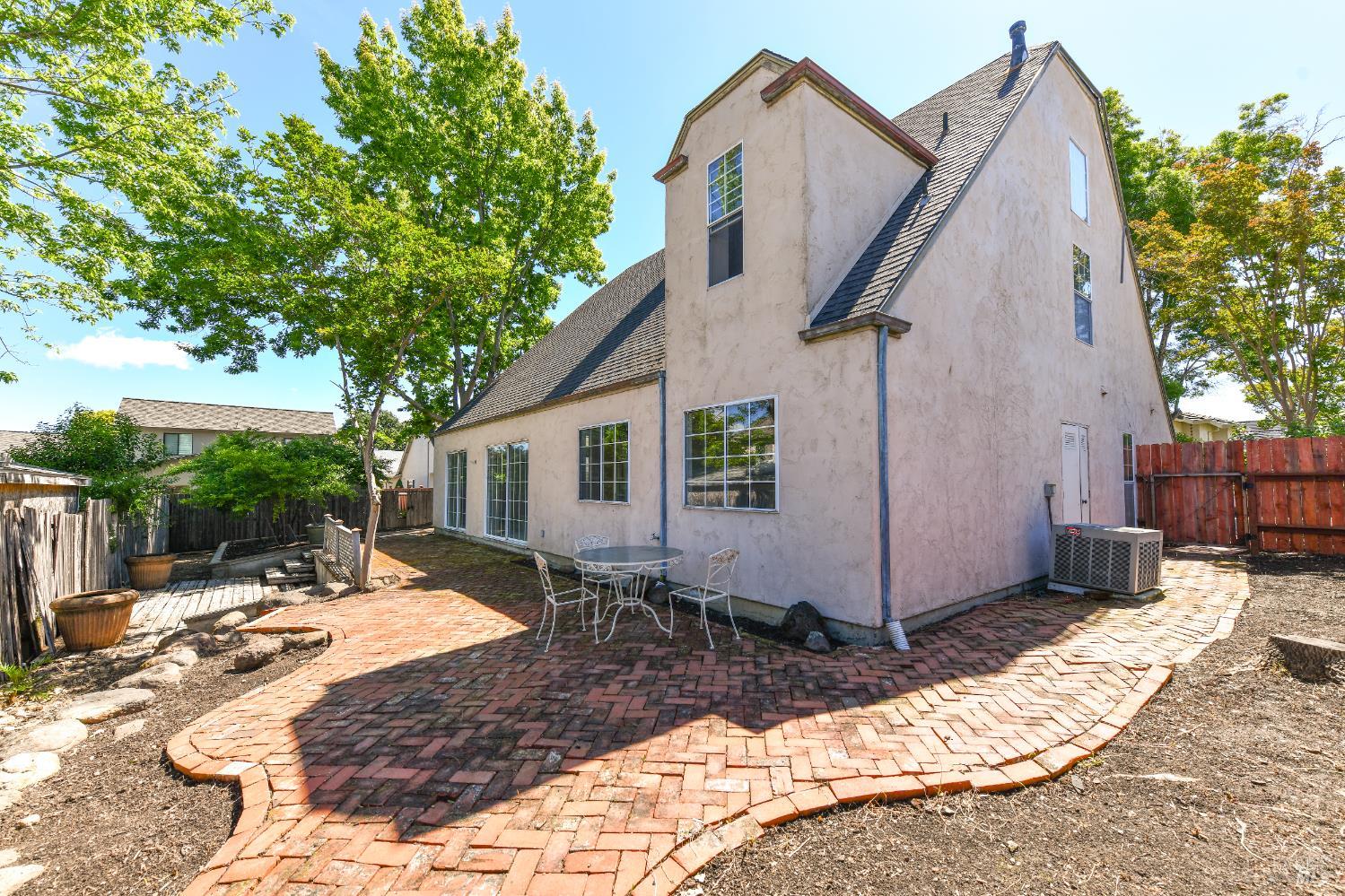 26 Lloyd Court Napa CA 94558