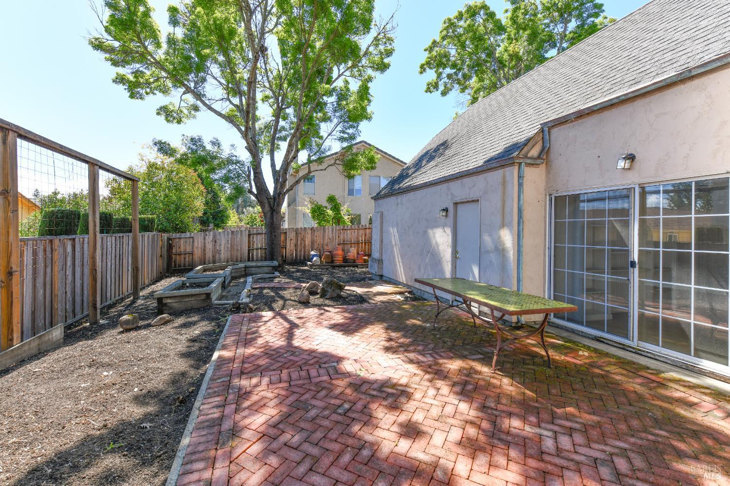 26 Lloyd Court Napa CA 94558