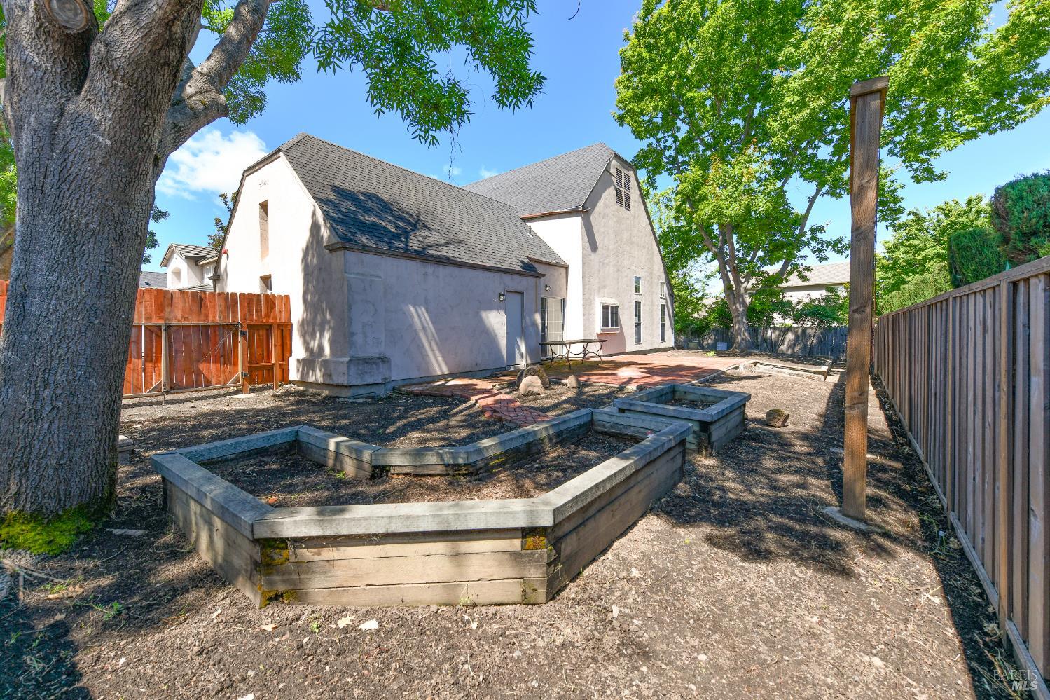 26 Lloyd Court Napa CA 94558