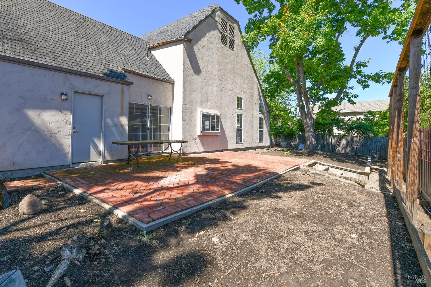 26 Lloyd Court Napa CA 94558