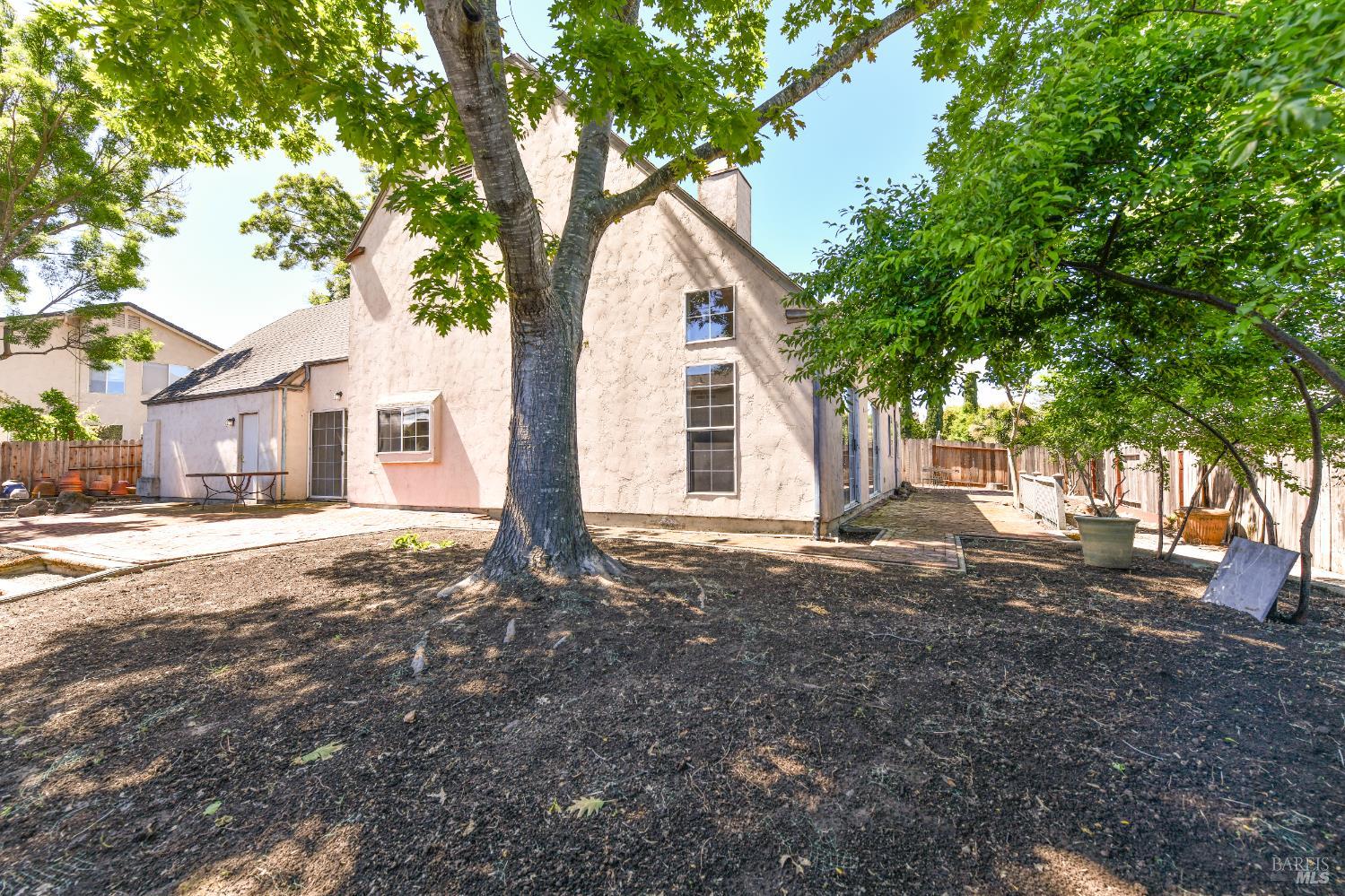 26 Lloyd Court Napa CA 94558