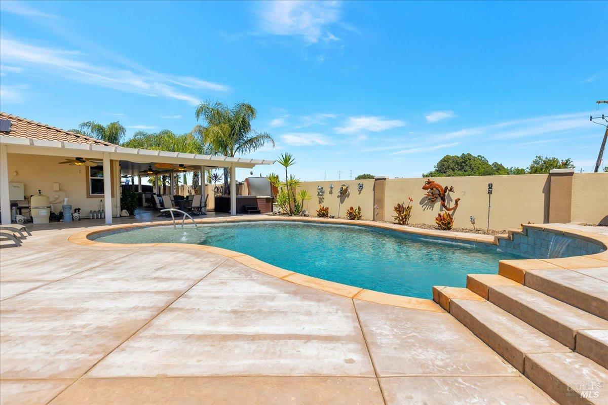 331 Frisbie Circle Vacaville CA 95688