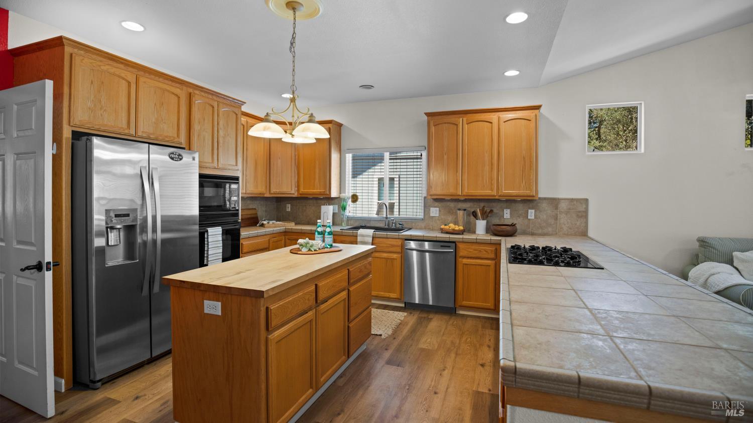 19516 N Mountain Meadow Hidden Valley Lake CA 95467