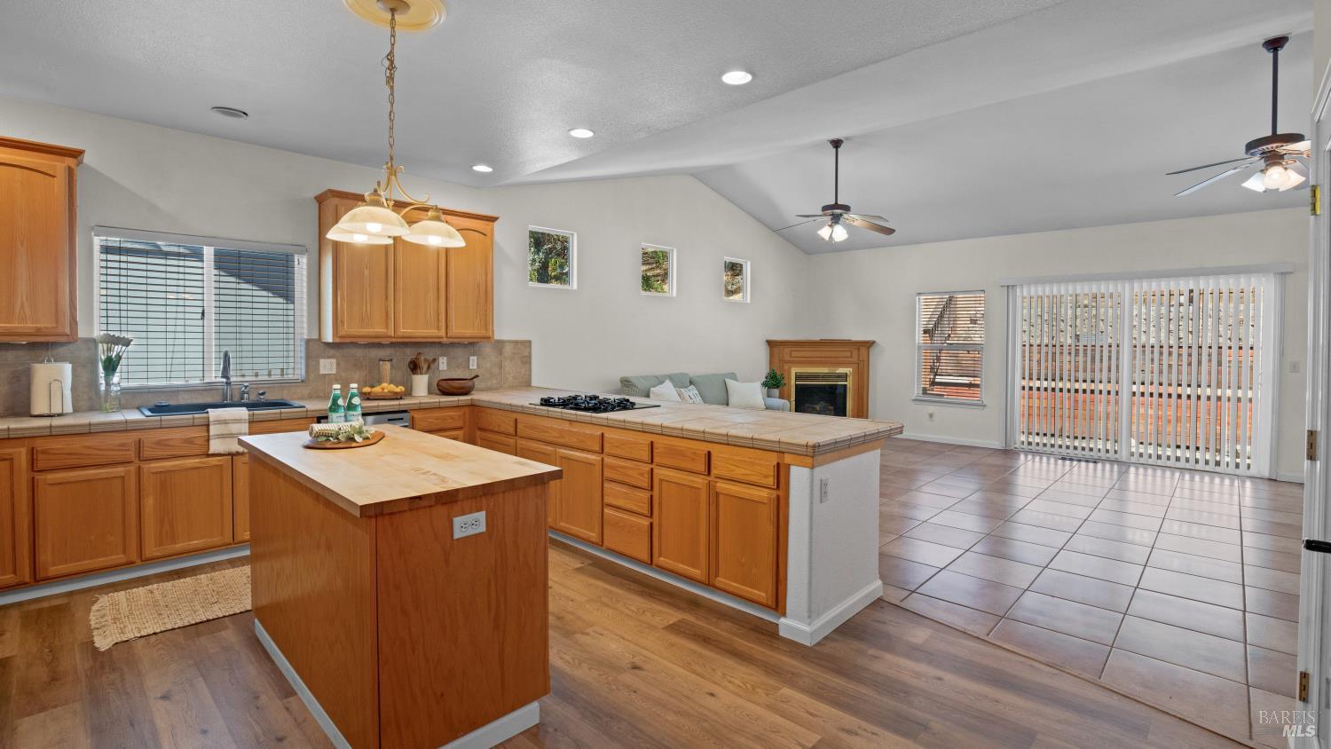 19516 N Mountain Meadow Hidden Valley Lake CA 95467
