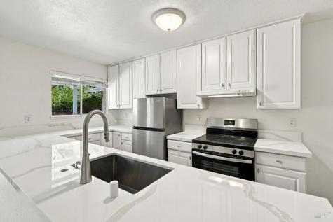 25 San Aleso Court Novato CA 94945