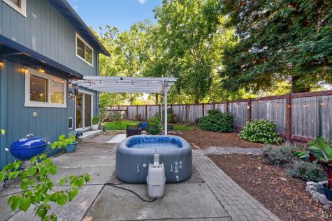 2484 College Park Circle Santa Rosa CA 95401