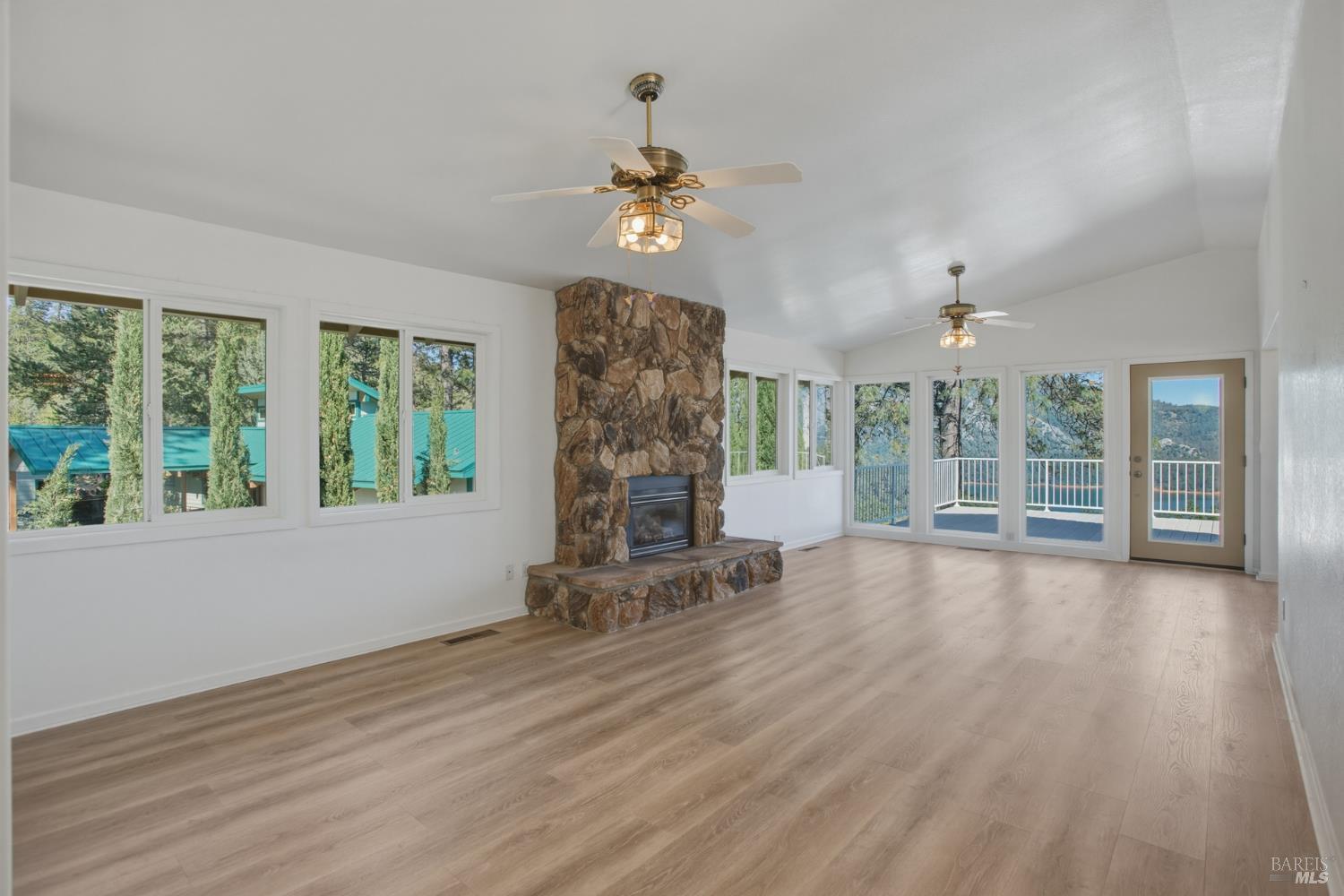 19985 Northwoods Drive Lakehead CA 96051