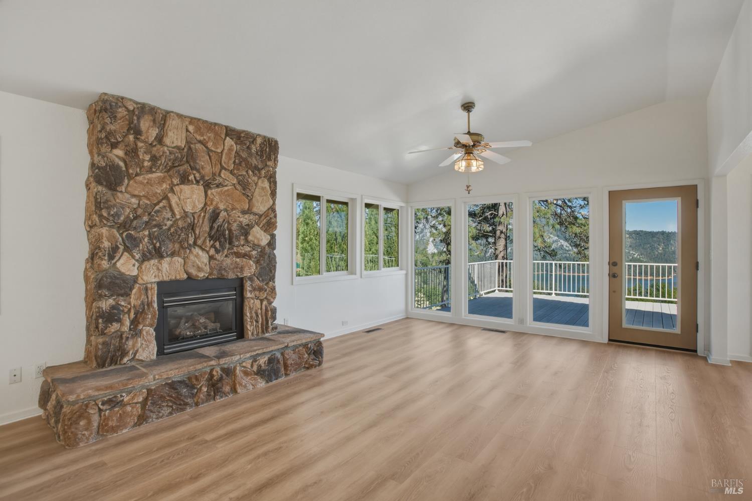 19985 Northwoods Drive Lakehead CA 96051