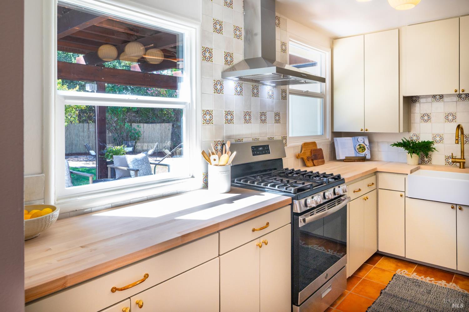 18 Lauren Avenue Novato CA 94947