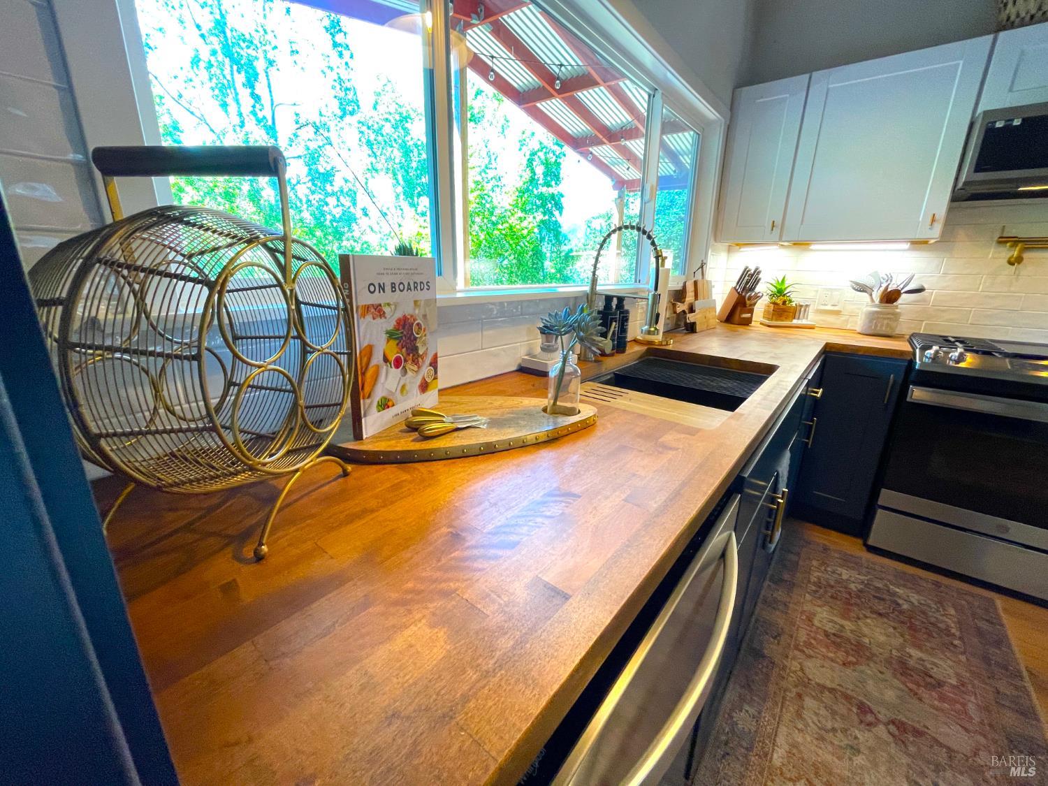 242 Vila Road Forestville CA 95436