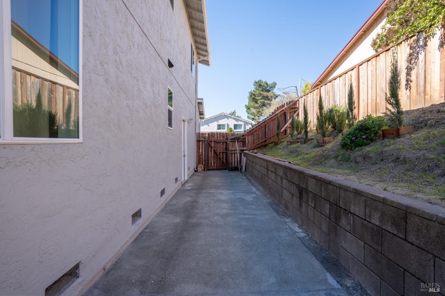 457 Violet Road Hercules CA 94547