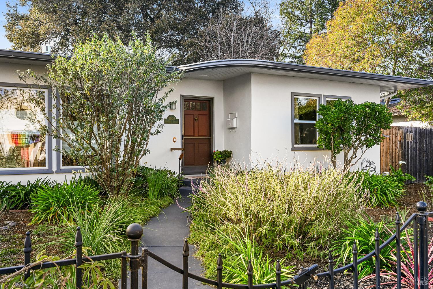 2003 Humboldt Street Santa Rosa CA 95404