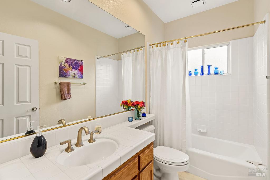 6252 Meadowstone Drive Santa Rosa CA 95409