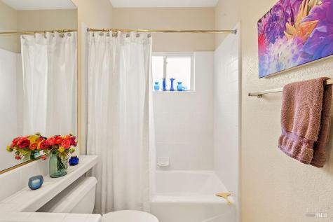 6252 Meadowstone Drive Santa Rosa CA 95409
