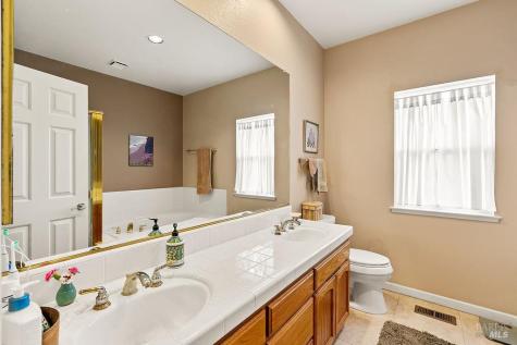 6252 Meadowstone Drive Santa Rosa CA 95409