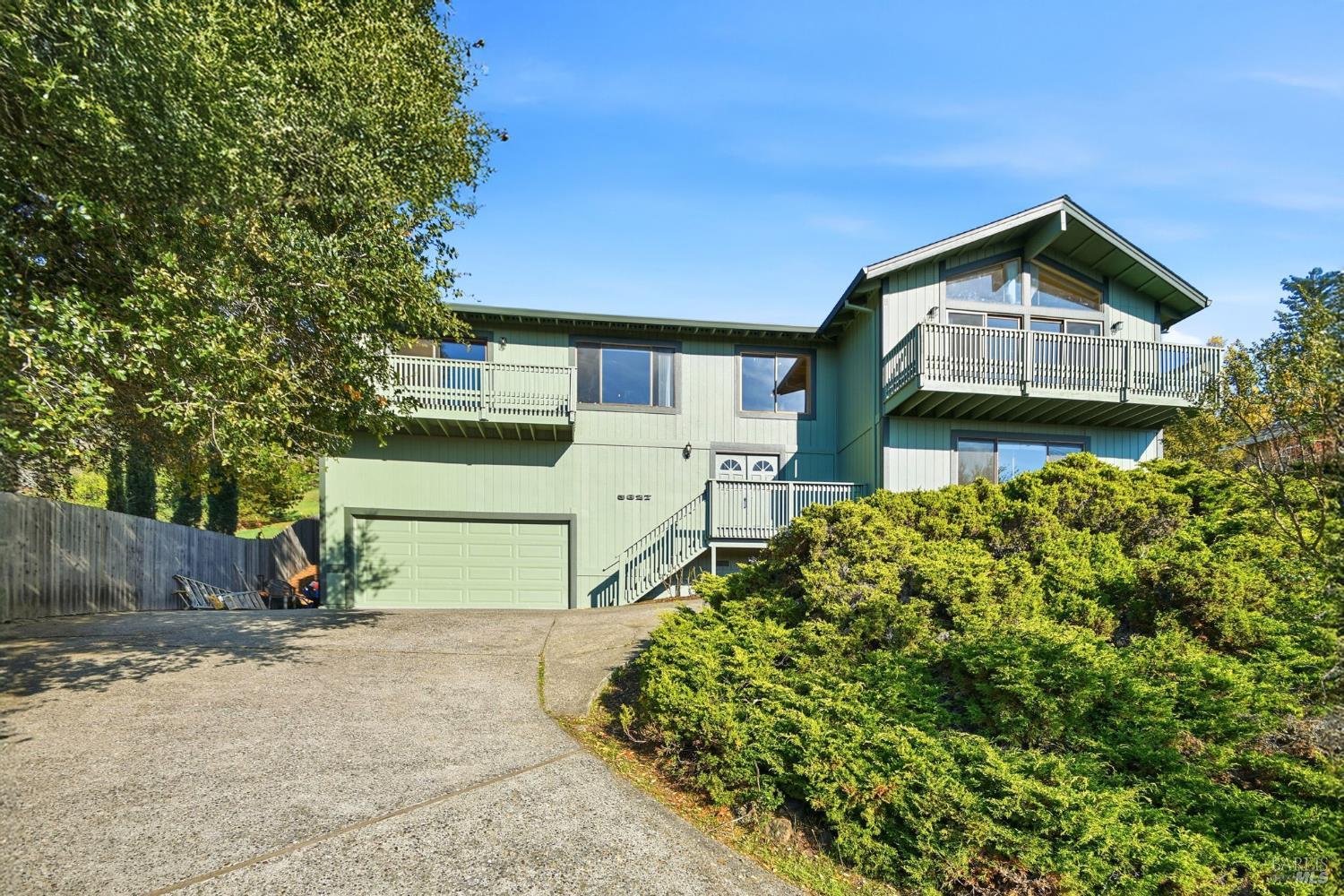 5827 La Cuesta Drive Santa Rosa CA 95409