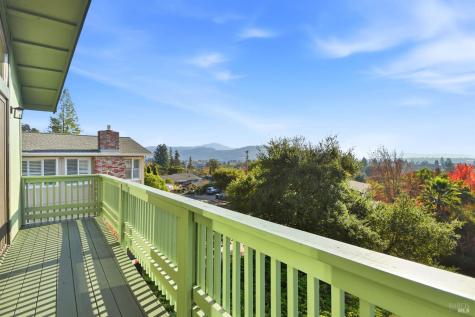 5827 La Cuesta Drive Santa Rosa CA 95409