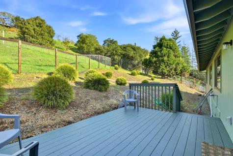 5827 La Cuesta Drive Santa Rosa CA 95409