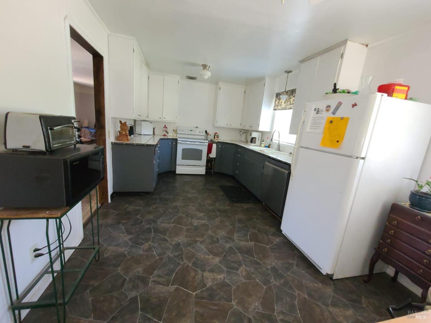 76275 Perry Street Covelo CA 95428