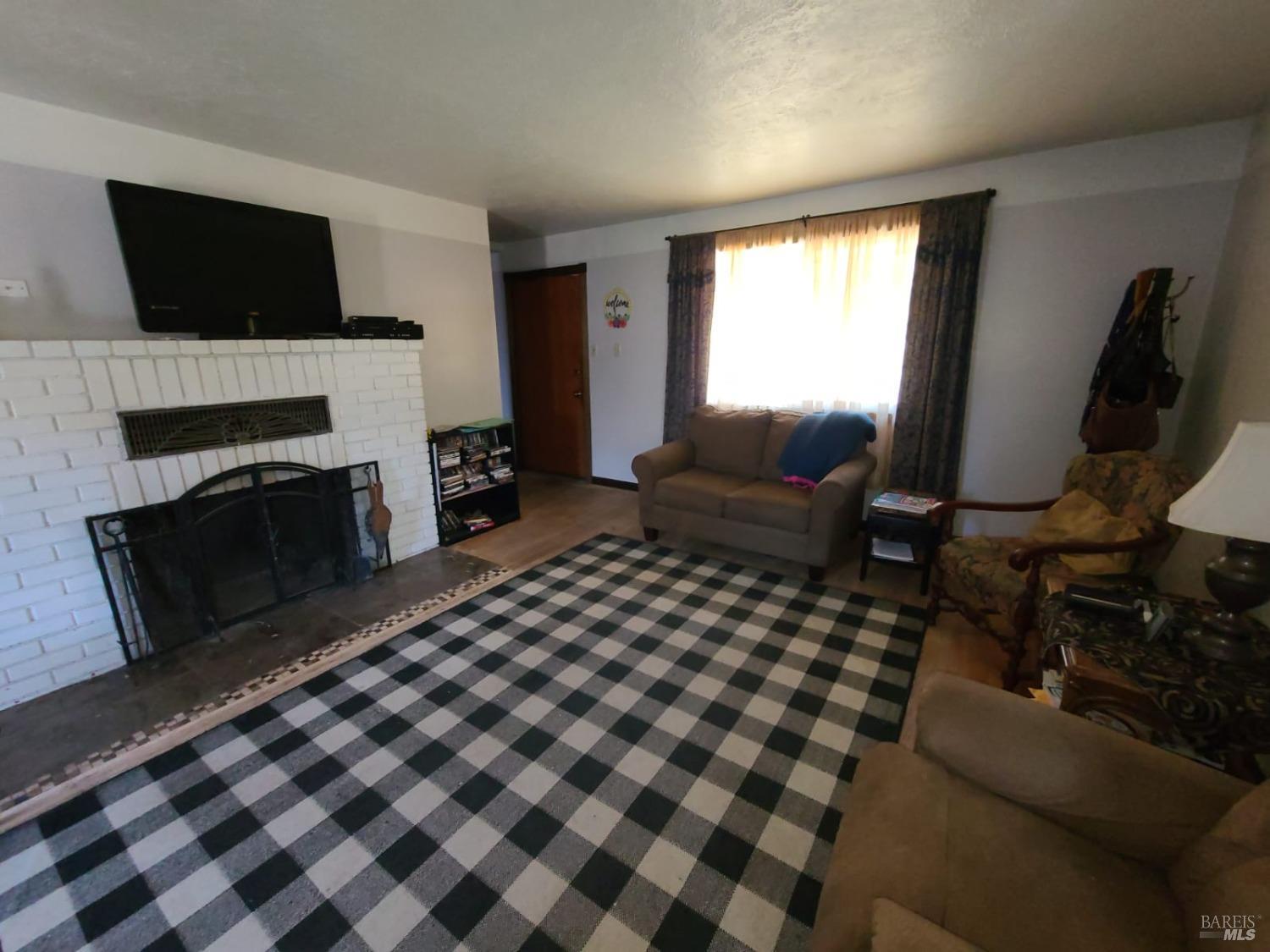 76275 Perry Street Covelo CA 95428